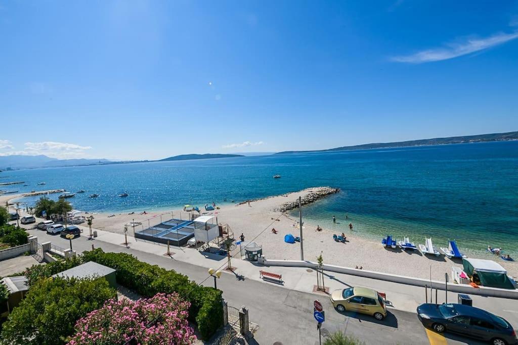 Stunning Beachfront Apartment With Roof Terrace Kaštela Εξωτερικό φωτογραφία